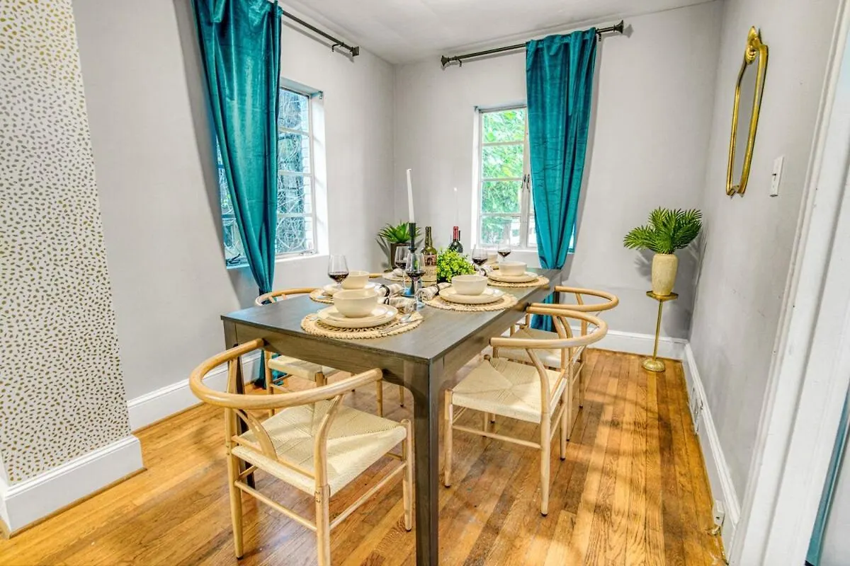 Charming Getaway Minutes To Everything! Charlotte Vakantiehuis